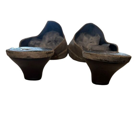 Indigo by Clarks Size 9.5 Leather Mules Heels Sandals Shoes Slides Slip-ons - Picture 4 of 5